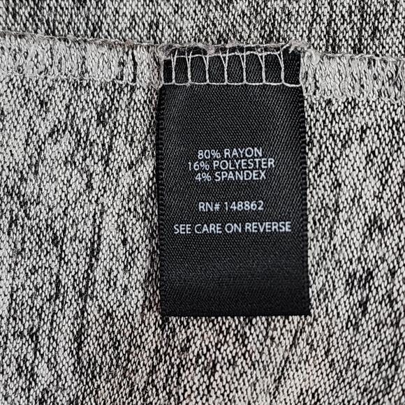 Torrid T Shirt Top 4 Super Soft Plush Knit Floral Gray Pink 54x30 Stretch Comfy - Picture 4 of 11